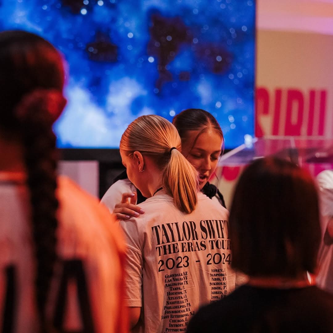Epic Sunday - youth praying